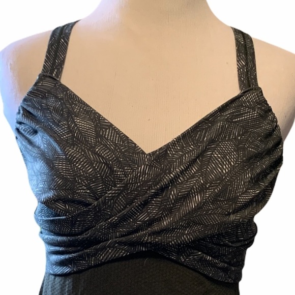 Lululemon wrap it up dark green criss cross tank - Picture 3 of 9